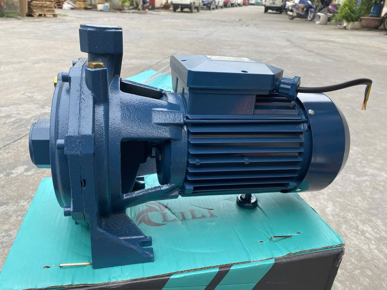 may-bom-nuoc-ly-tam-lili